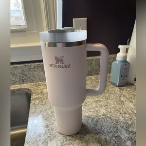 Stanley 40 oz water bottle